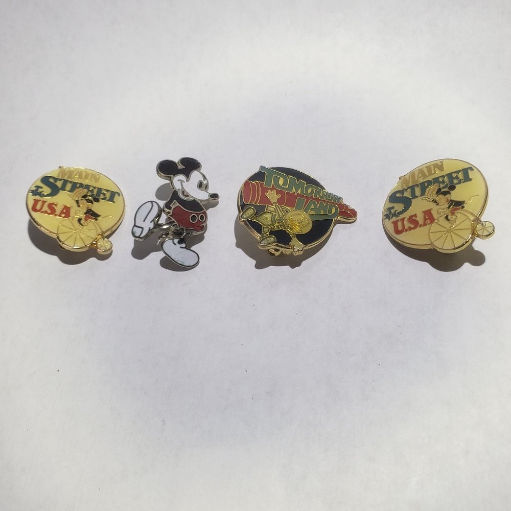 4 Disney pins